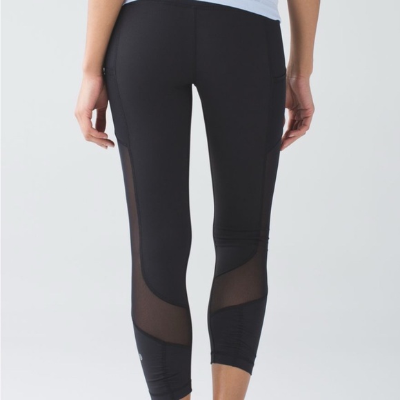 Lululemon Seek The Heat Crop 24" Inseam Black Mesh Side Panel Women's Size 6 - Picture 1 of 9